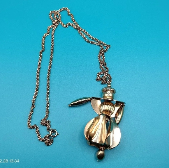 Whimsical Unbranded Gold Tone Dangle Person Pendant Necklace 32" - Picture 1 of 8